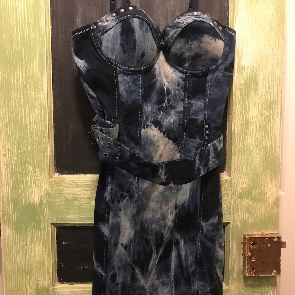 Women’s First Look Size Medium Denim Dress